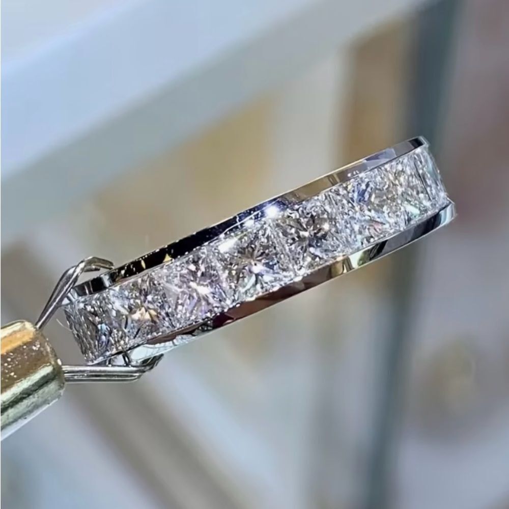 💕 New Sparkling eternity CZ ring with band of stunning stones 💕